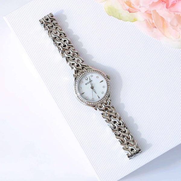 Reloj Bulova Classic Crystal Mujer Acero Plateado Nácar - Vista lateral