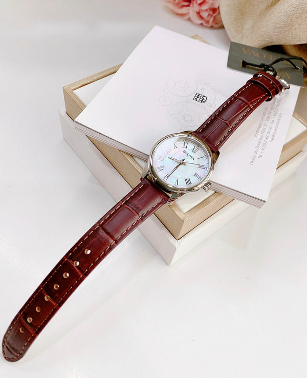 96l271 Reloj Bulova Dress de dama pulsera de piel - Vista lateral