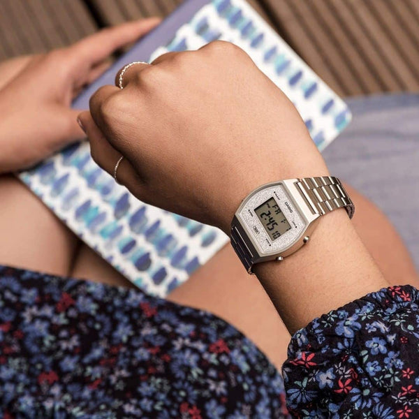 B-640WDG-7 Reloj Casio para Mujer, Vintage Clásico — imagen 2 de 5