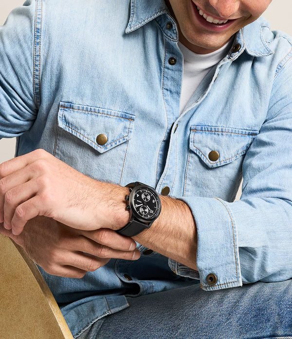 Reloj Fossil Bennett Hombre Correa Cuero Negro - Vista lateral