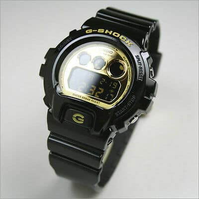 DW-6900CB Reloj G-Shock Hombre Resina Negro Dorado - Vista lateral