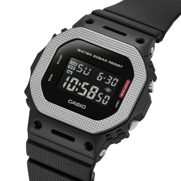 GM-5600BM Reloj G-Shock GM-5600 Hombre Caja Metal Plateada - Vista lateral