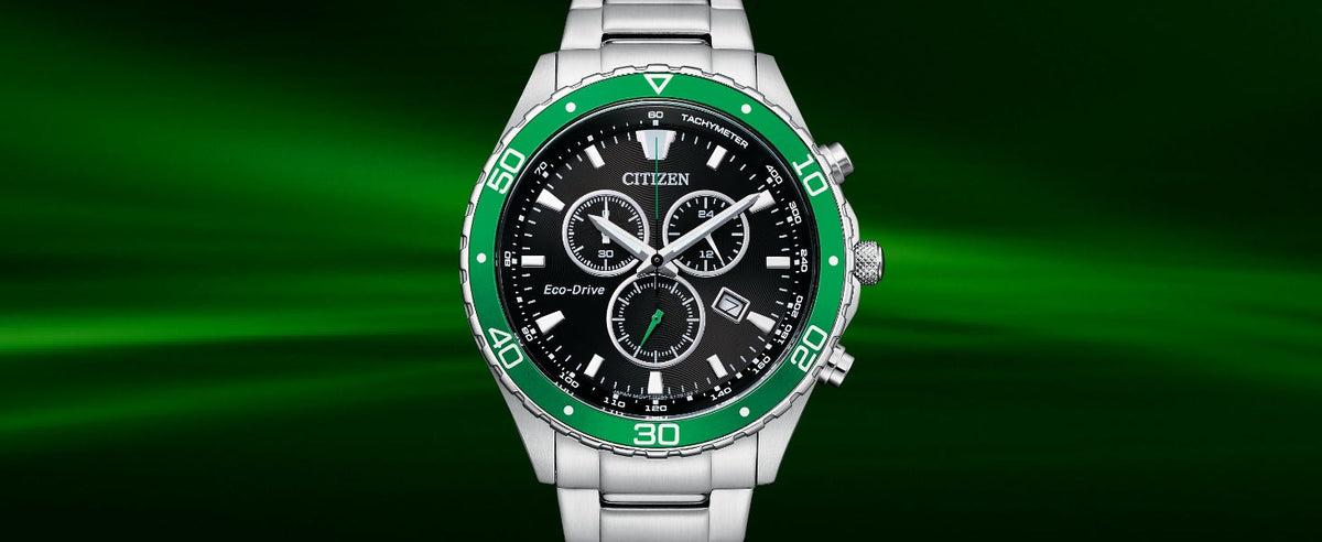 Citizen Eco-Drive con bisel verde sobre fondo verde