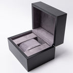TC-001 Caja para un reloj acolchado de madera