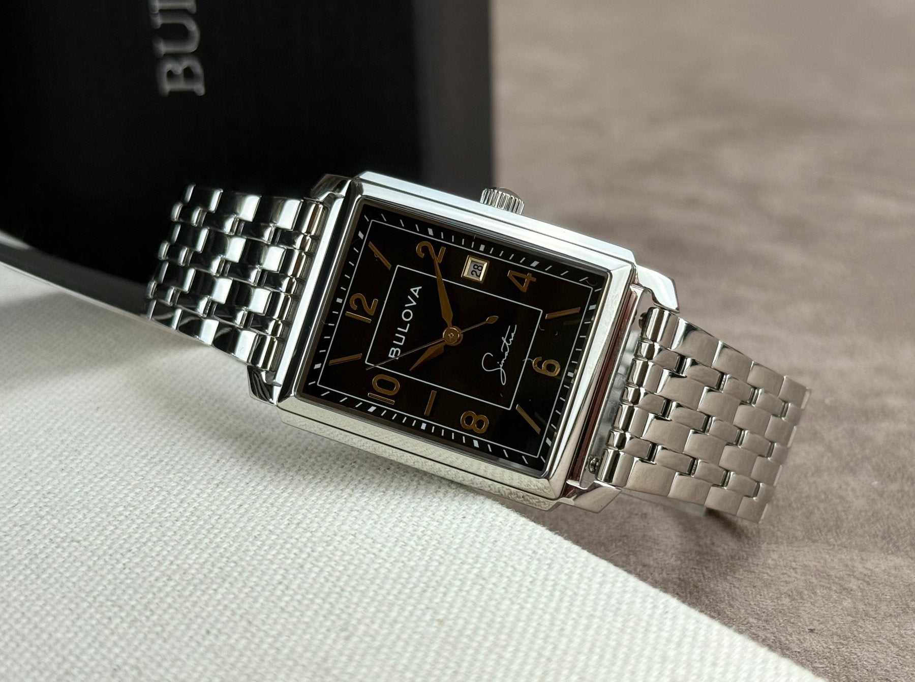Reloj Bulova Frank Sinatra para caballero pulsera de metal - Vista trasera