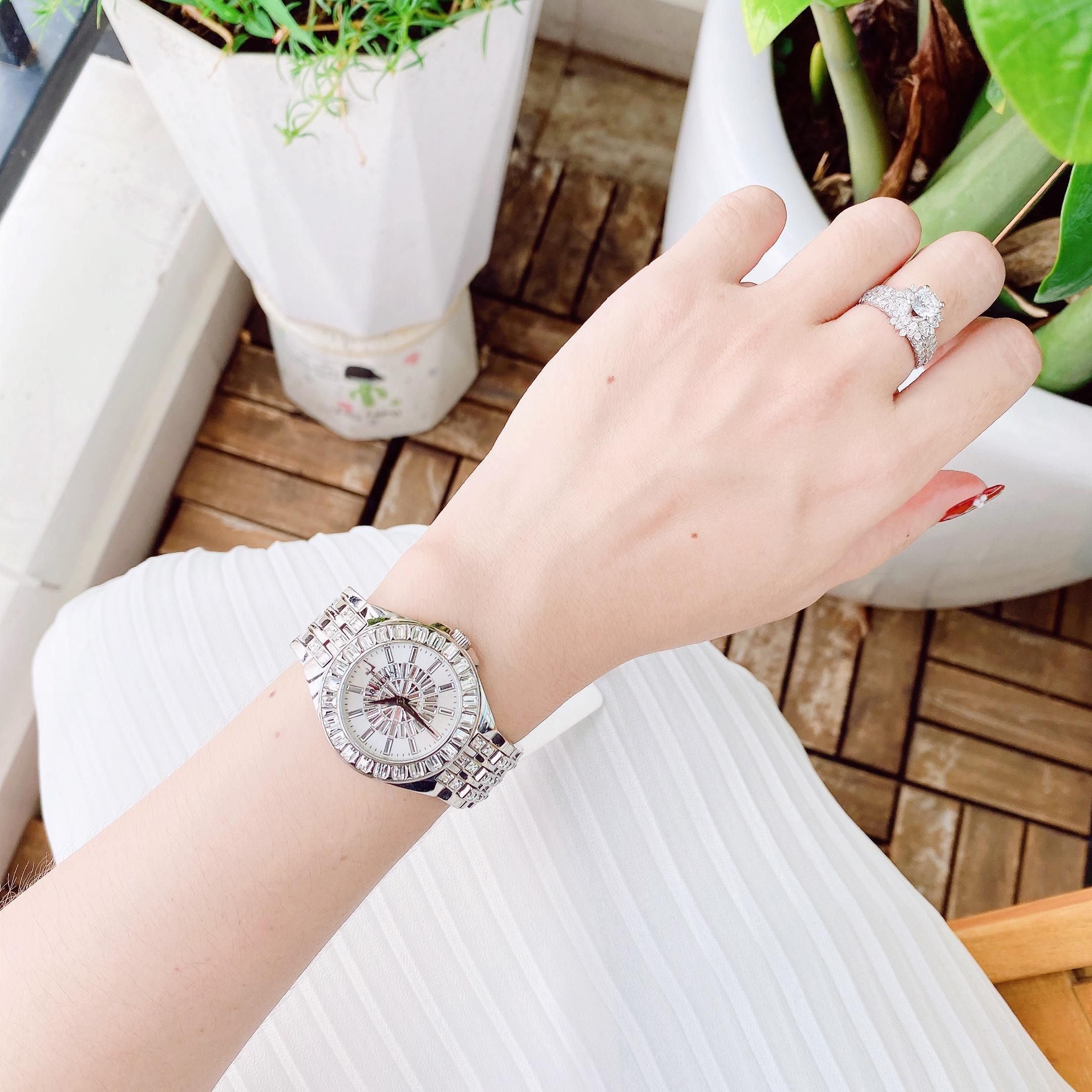 Reloj Bulova Phantom Mujer Brazalete de Acero - Vista trasera