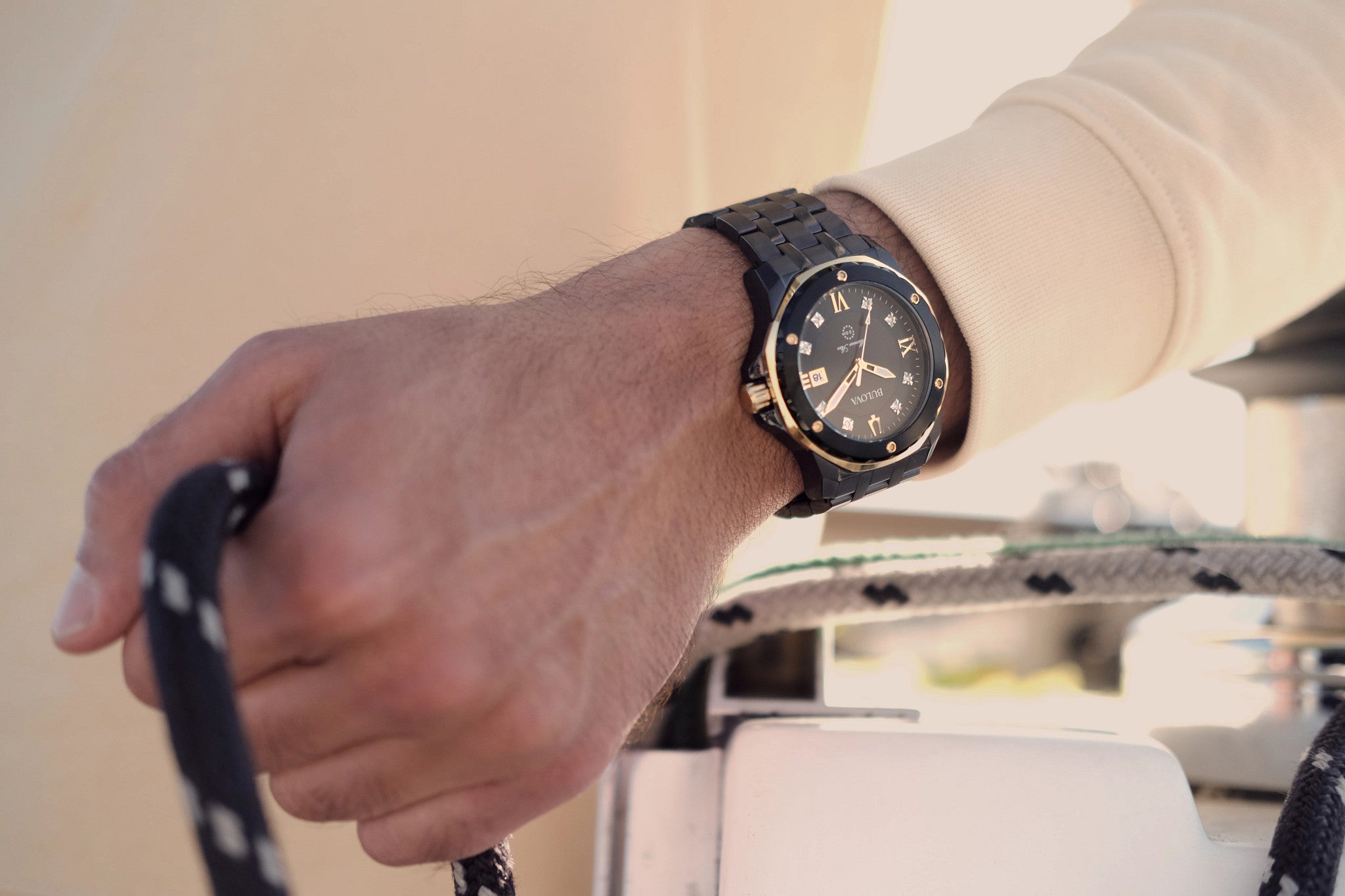 Reloj Bulova Marine Star Hombre Acero Negro y Dorado - Vista 5
