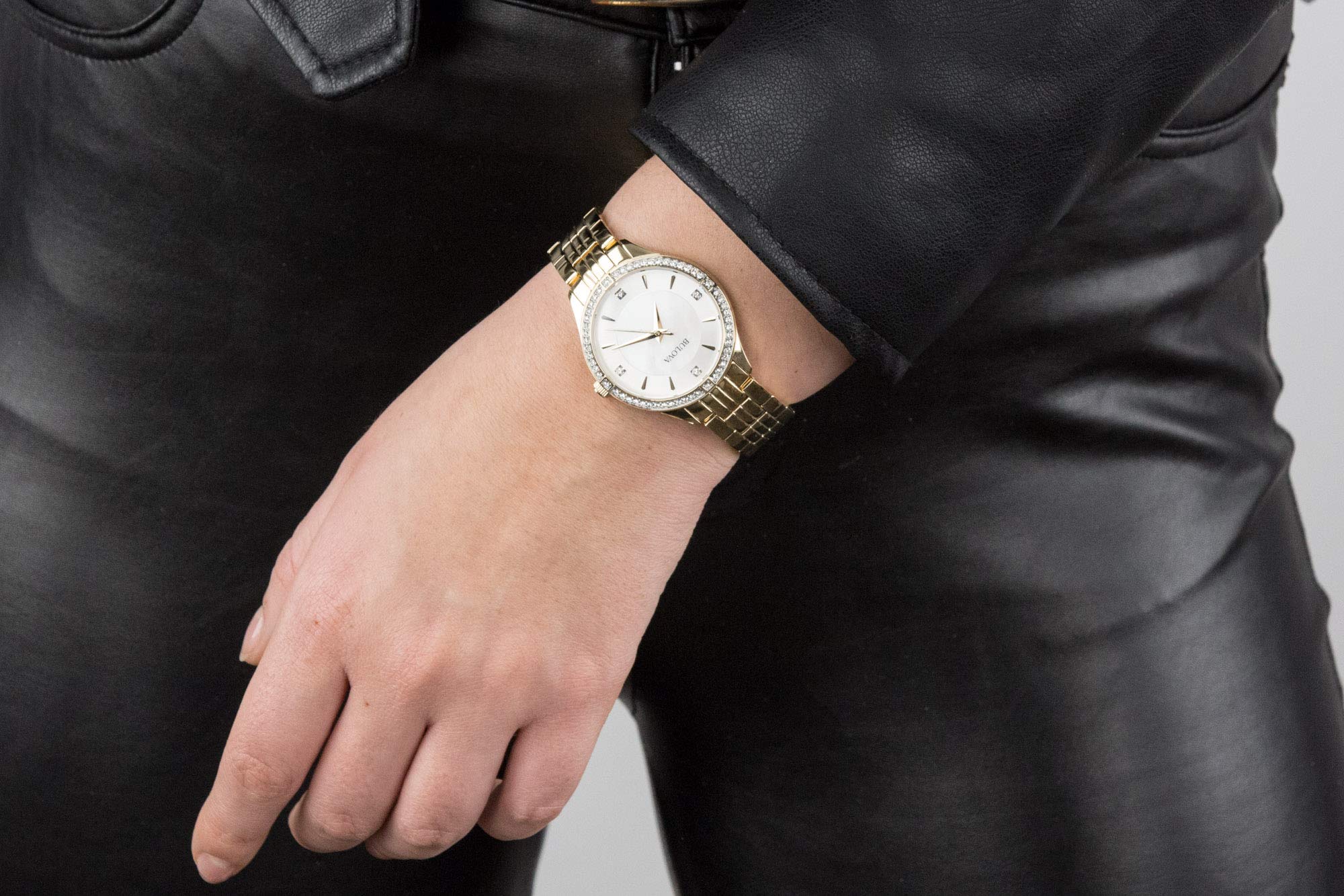 Reloj Bulova Crystal de dama pulsera de metal - Detalle de esfera
