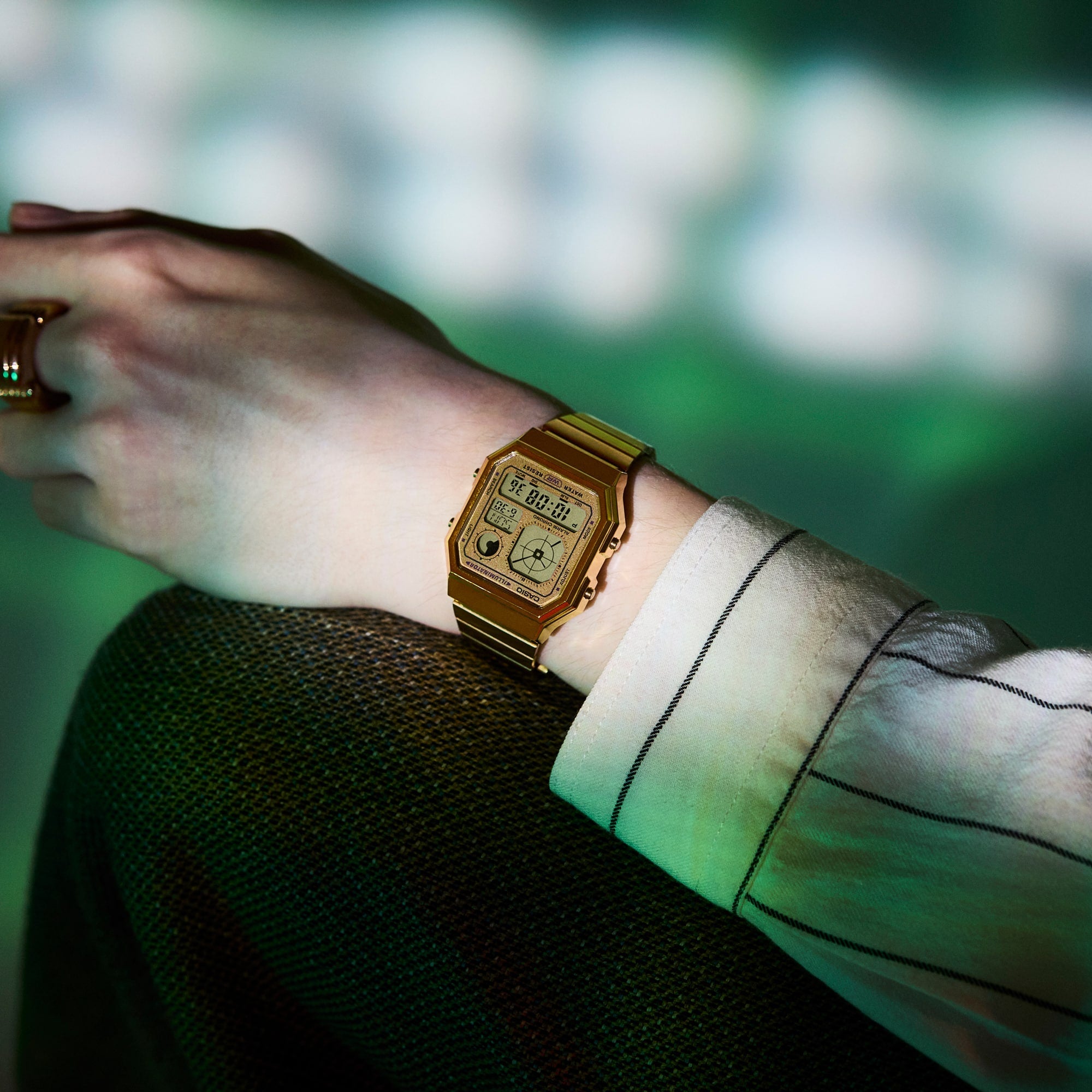 Reloj Casio Digital Hombre Acero Inoxidable Dorado - Vista trasera