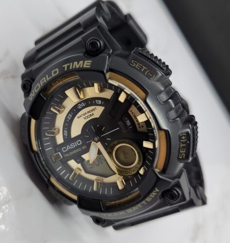 110BW-9AV Reloj Casio para Hombre, Hora Mundial, Telememo 30, 10 Años de Batería - Vista trasera