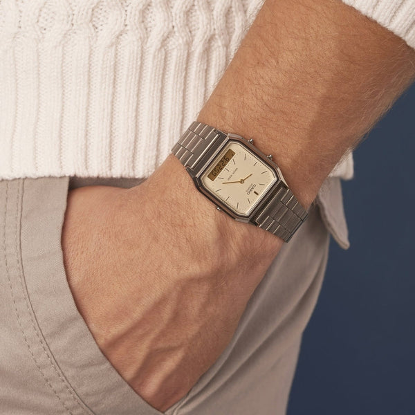 AQ-230GG Reloj Casio Vintage Unisex Correa de Acero Gris - Vista lateral