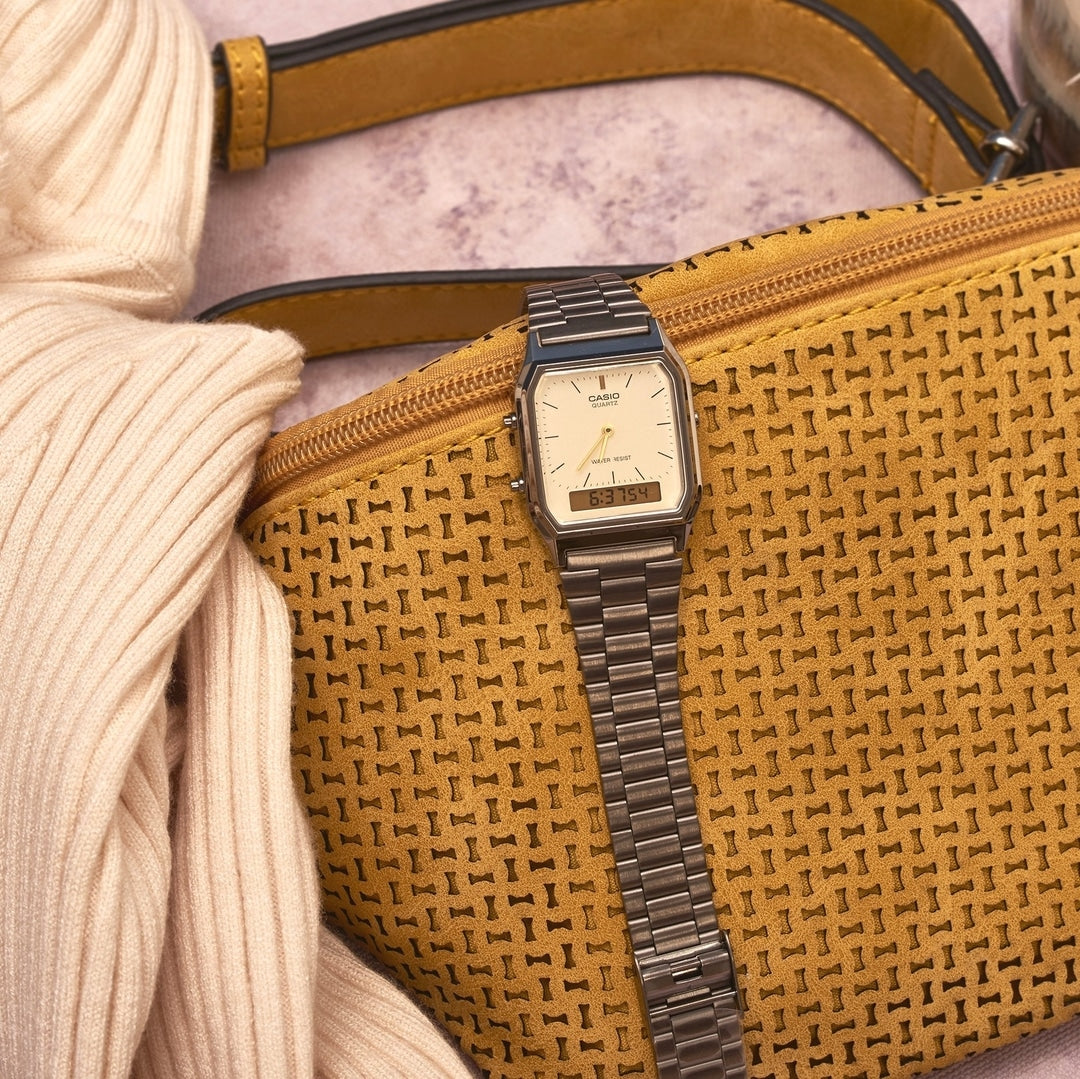 AQ-230GG Reloj Casio Vintage Unisex Correa de Acero Gris - Detalle de esfera