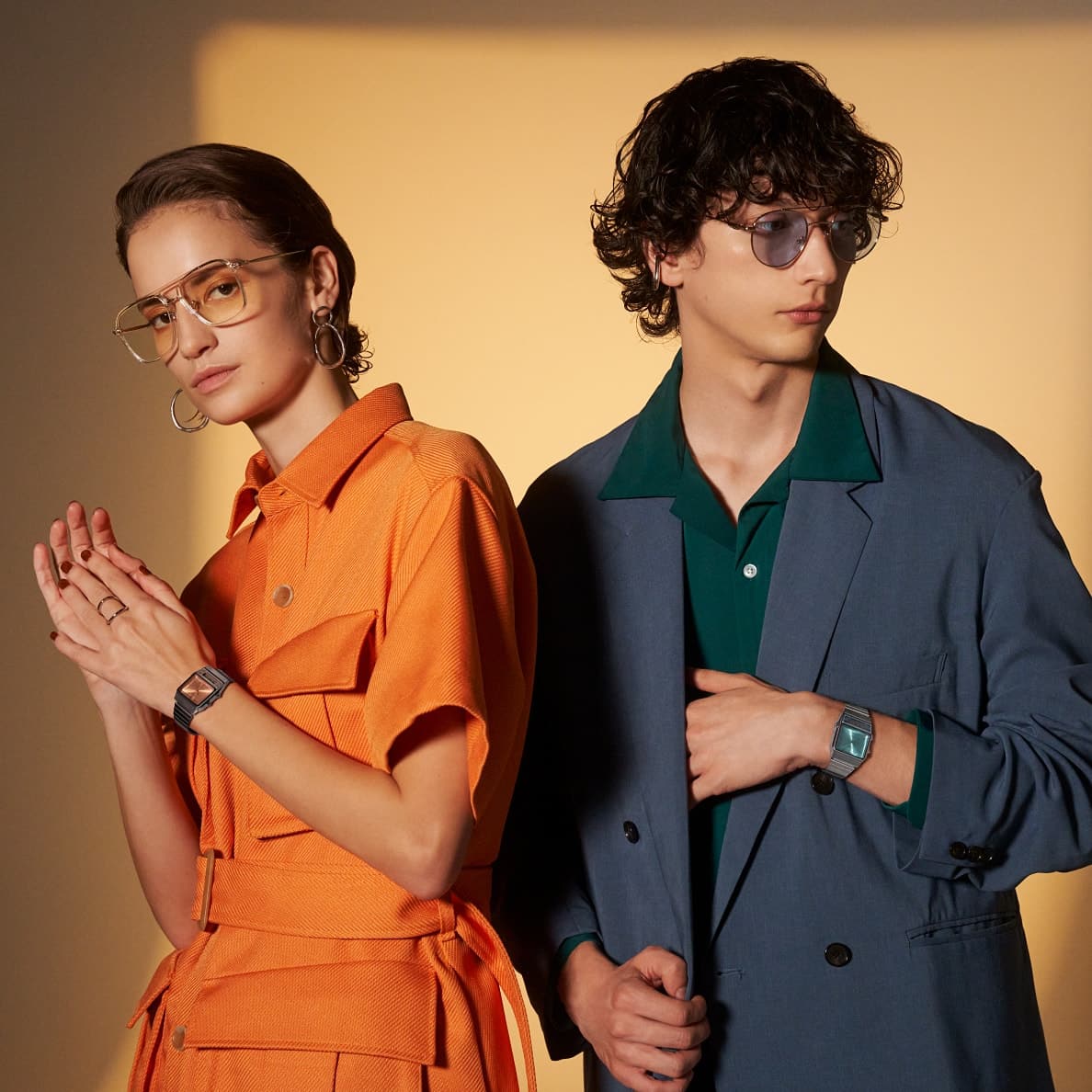 AQ-800ECGG Reloj Casio Vintage Unisex Resina Esfera Salmón - Vista trasera