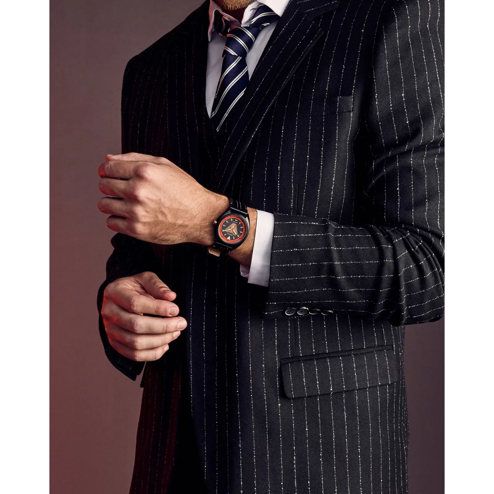 Reloj 05W Citizen Tony Stark Iron Man Edición Marvel de caballero pulsera de cuero Eco-drive - Vista trasera