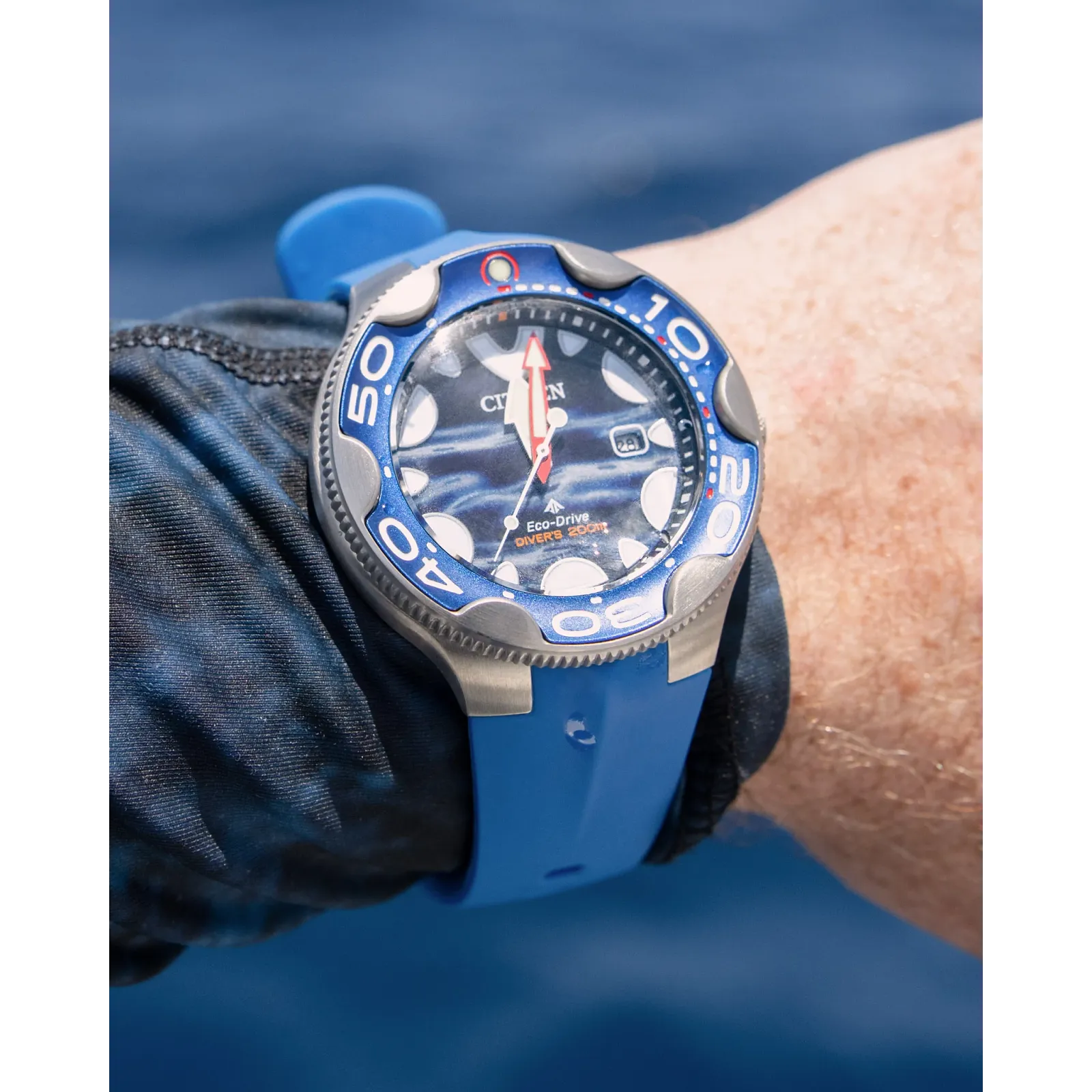 Reloj Citizen Promaster Orca Hombre Caucho Azul - Vista trasera