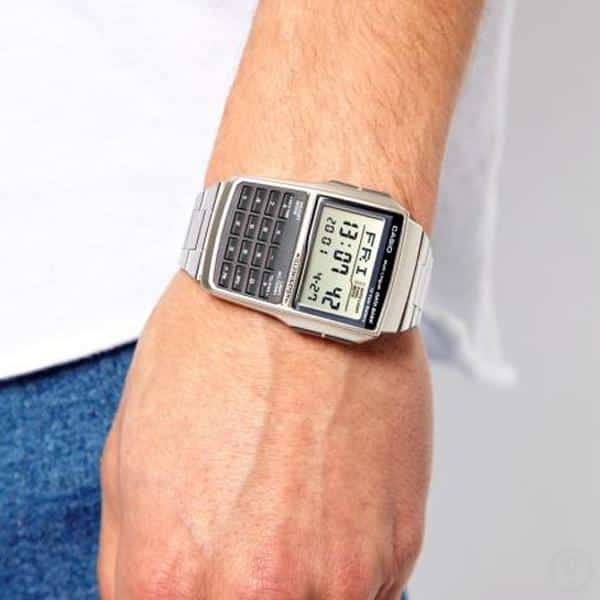 32D Reloj Casio Data Bank Hombre Correa de Acero - Vista lateral