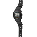DW-5600UE-1 Reloj G-Shock Pulsera de Caucho para Caballero Digital - Vista trasera