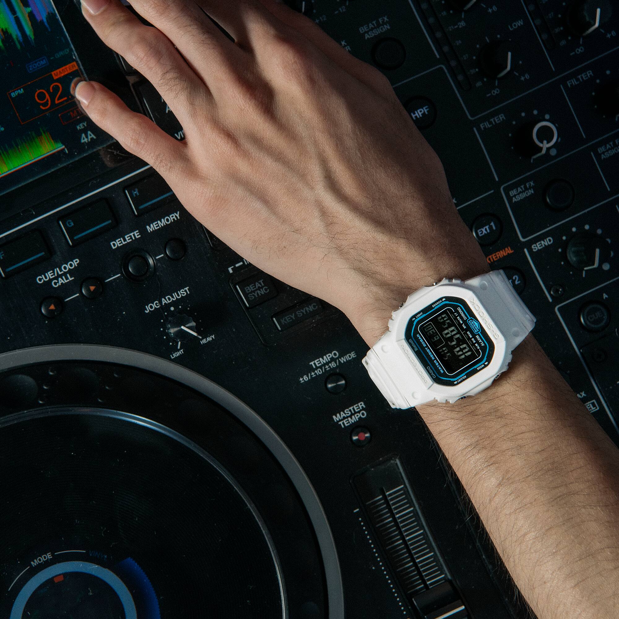 DW-B5600SF-7 G-Shock Reloj para Hombre con Bluetooth