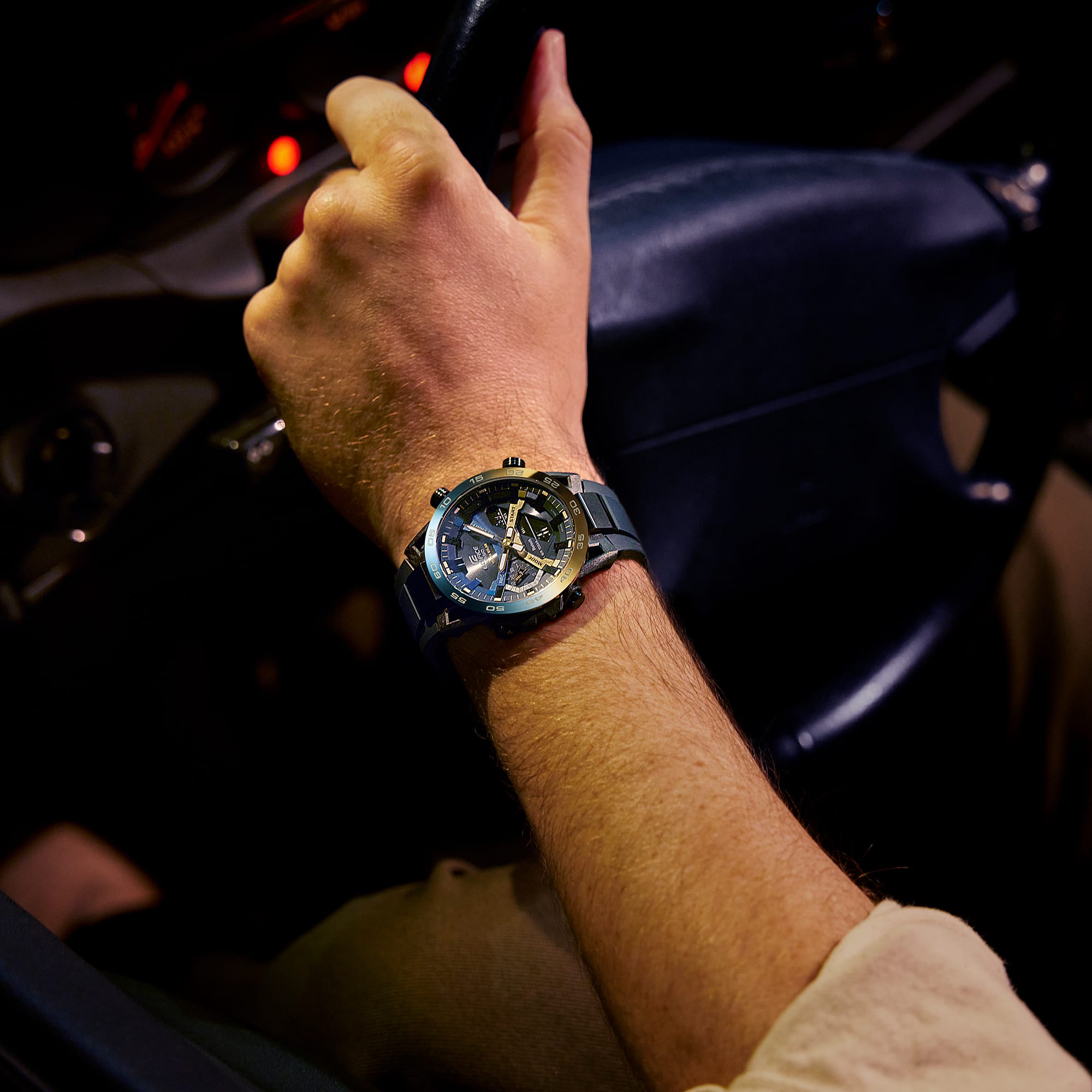 2000NP Reloj Casio Edifice Hombre Correa Silicona Azul - Vista trasera