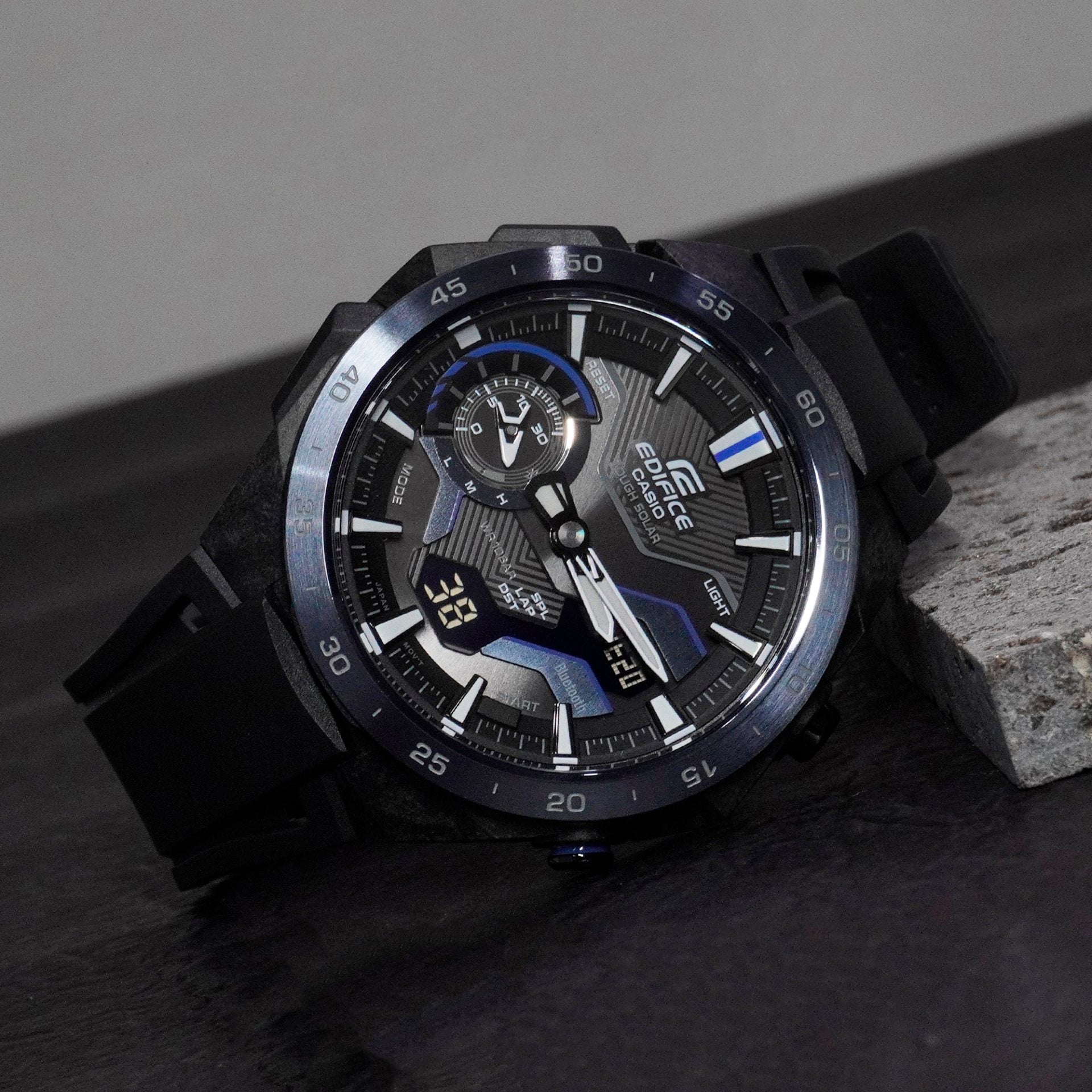 2200PB-1A Reloj Edifice ECB-900 Hombre Correa Silicona - Detalle de esfera