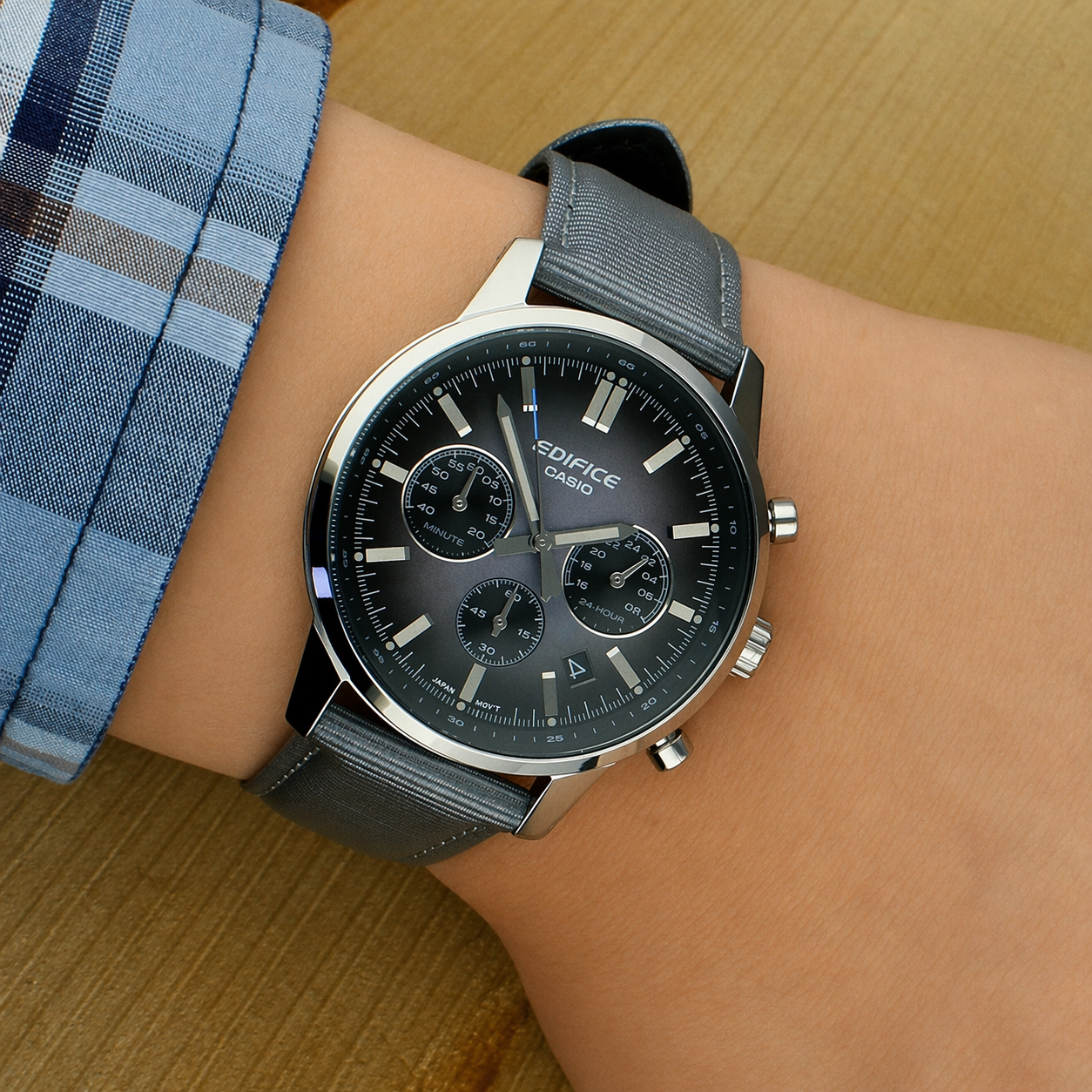EFR-575C-8A Reloj Edifice de hombre correa de tela