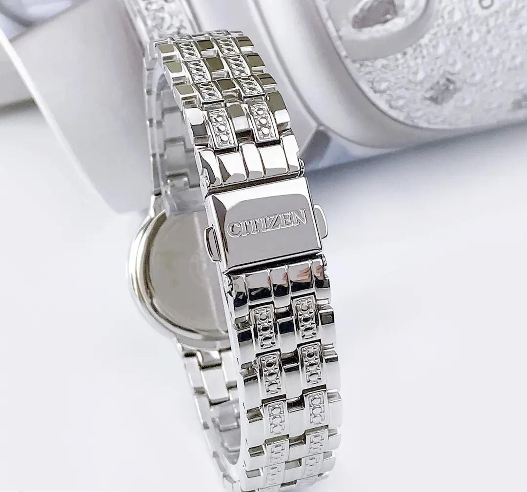 63A Reloj Citizen Silhouette de mujer correa de metal - Vista lateral