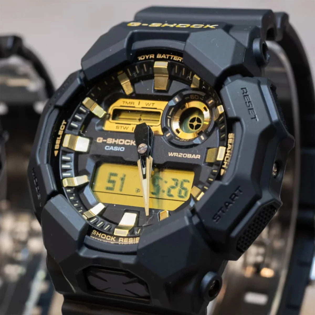 GA-010GB-1A9 Reloj G-Shock de hombre pulsera de caucho 10 años de batería - Vista lateral