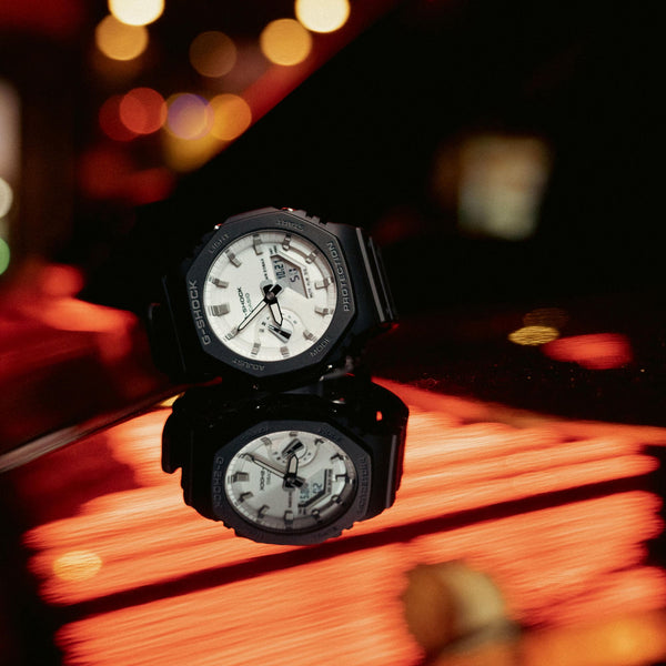 GA-2100WD Reloj G-Shock Hombre Resina Negro Esfera Blanca - Vista lateral
