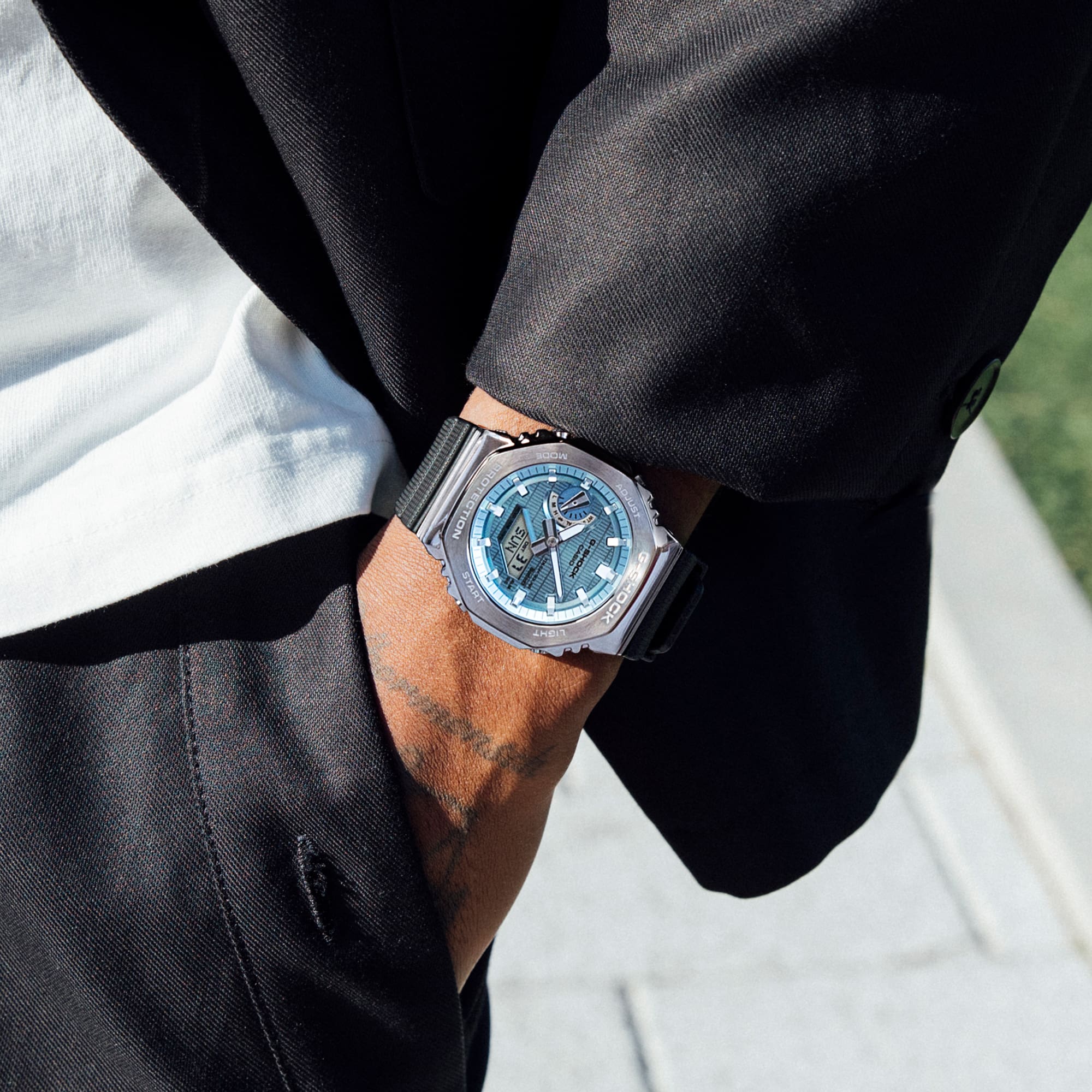 2100A Reloj G-Shock Hombre Acero Esfera Azul Claro - Vista trasera