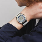 GM-5600LC Reloj G-Shock Unisex Caja Metal Correa Resina - Detalle de esfera