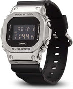 GM-5600U Reloj G-Shock Hombre Acero Caucho Plateado Negro - Vista lateral