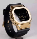 GM-5600UG Reloj G-Shock Hombre Acero Dorado Resina Negra - Vista lateral