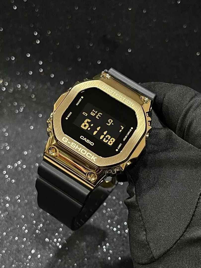 GM-5600UG Reloj G-Shock Hombre Acero Dorado Resina Negra - Detalle de esfera