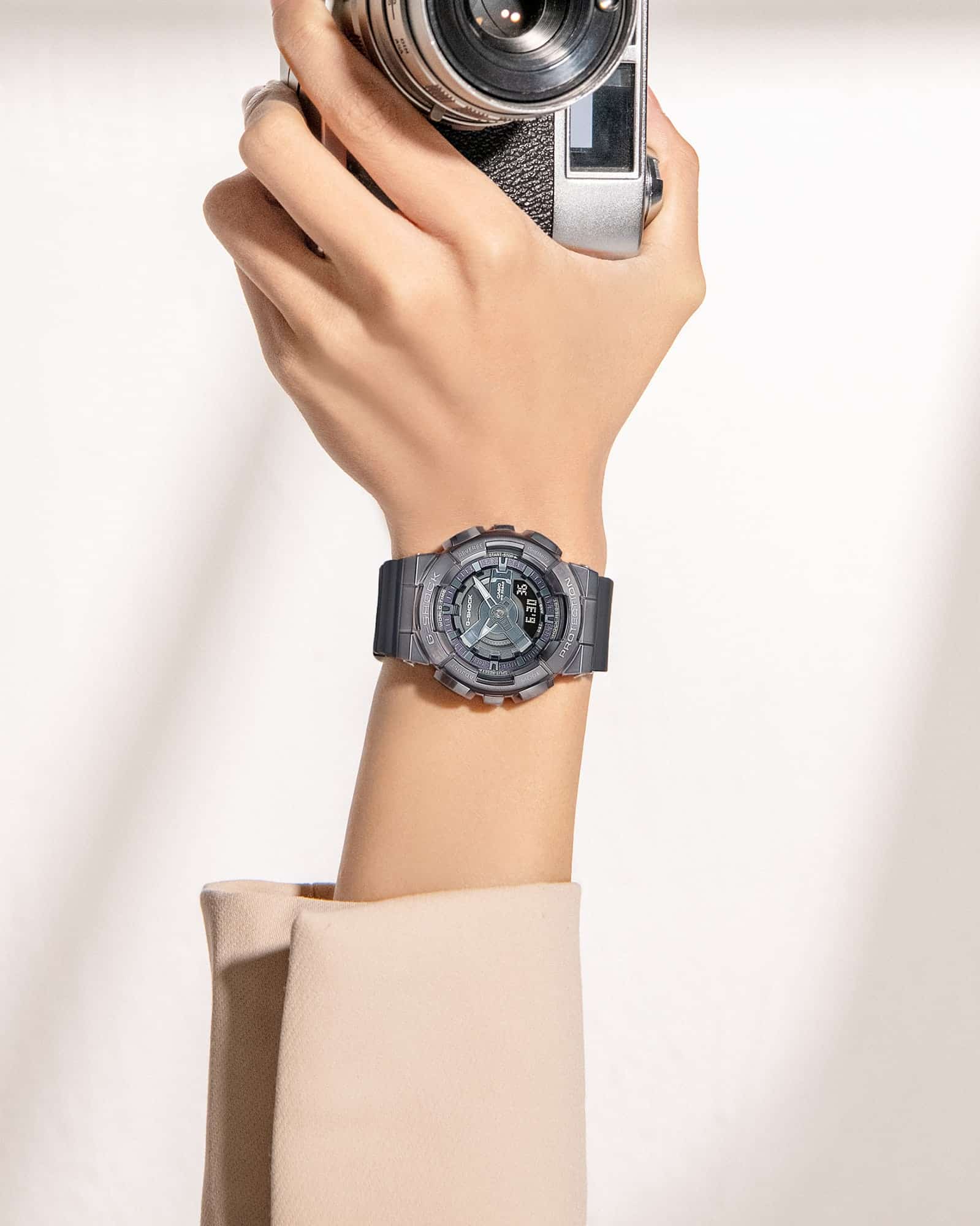 GM-S110B Reloj G-Shock Unisex Resina Gris Oscuro - Detalle de esfera