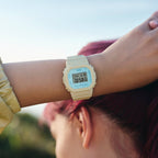 S5600NC Reloj G-Shock Mujer Resina Crema - Vista lateral