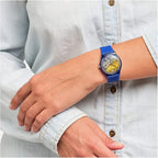 Reloj Swatch Yellow Disco Fever de dama correa de caucho - Vista lateral