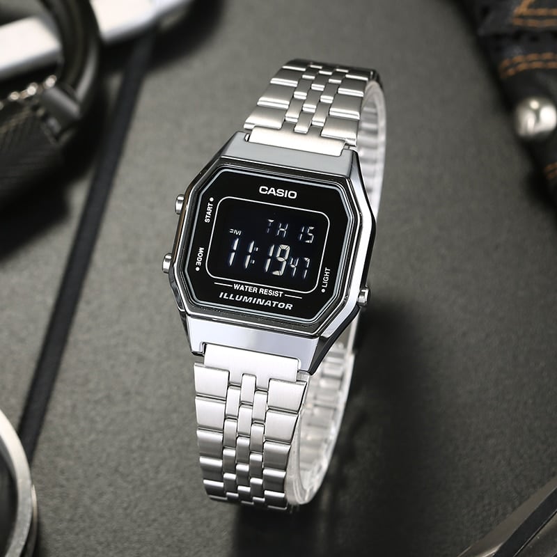 LA-680WA-1B Reloj Casio Unisex, Vintage Clásico Illuminator - Acero Inoxidable Plateado