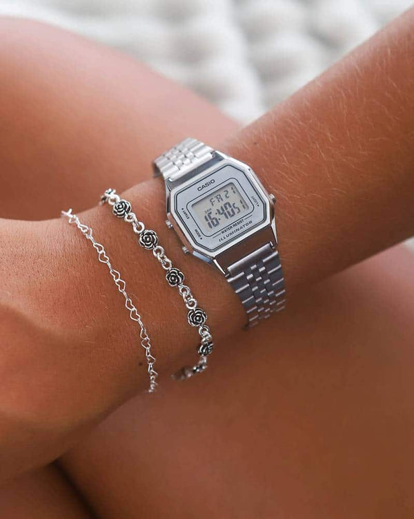 LA-680WA-7 Reloj Casio Unisex, Vintage Clásico Illuminator - Vista lateral