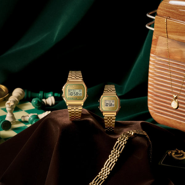 Reloj Casio Vintage Unisex Correa Acero Dorado - Vista lateral