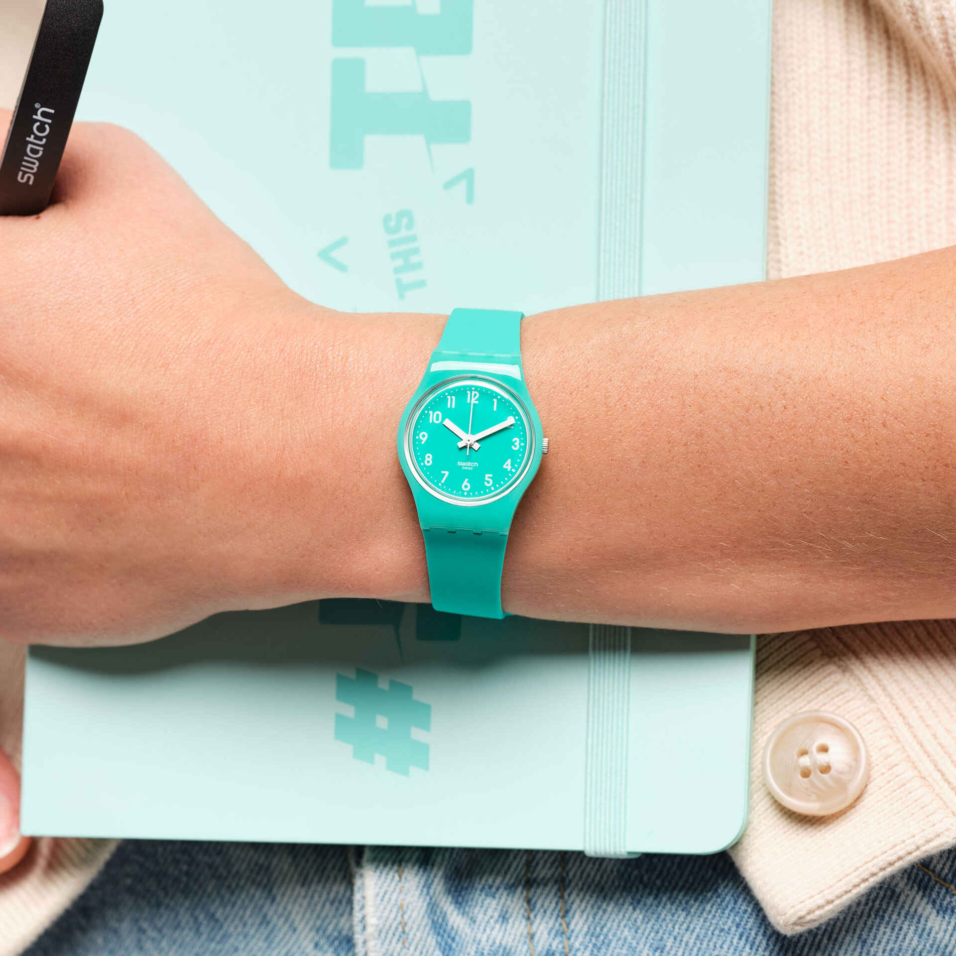 Reloj Swatch Back To Mint Leave de mujer correa de silicona - Vista trasera