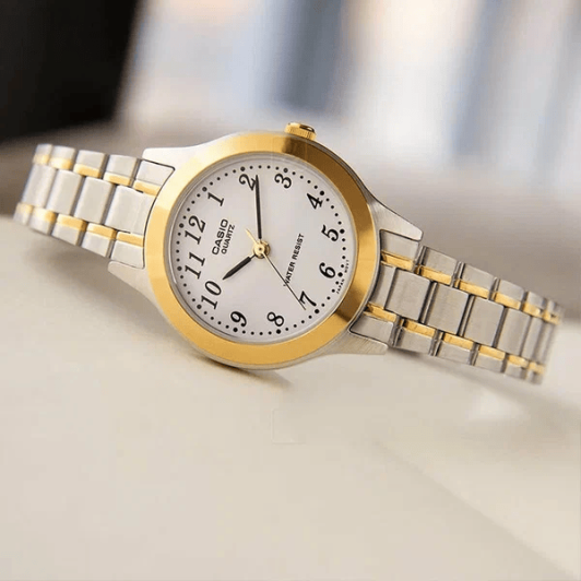 1128G Reloj Casio Mujer Correa de Acero Bicolor - Vista trasera