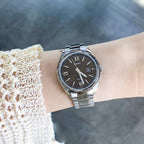 1302DD Reloj Casio Mujer Correa de Acero Esfera Marrón - Vista trasera
