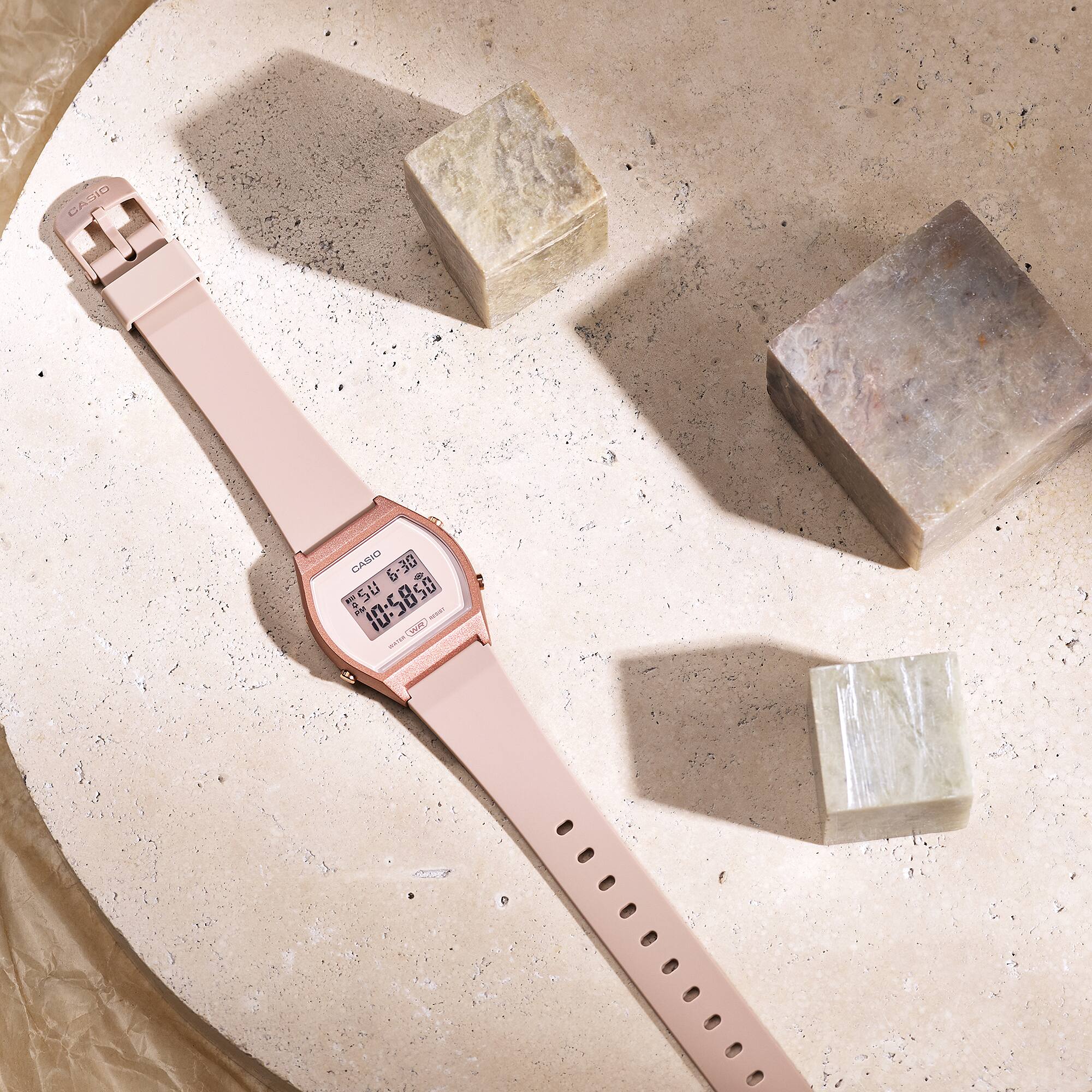LW-204 Reloj Casio Mujer Digital Correa Resina Rosa - Detalle de esfera