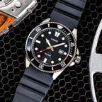 10 Reloj Casio MDV Hombre Correa de Resina Negro - Detalle de esfera
