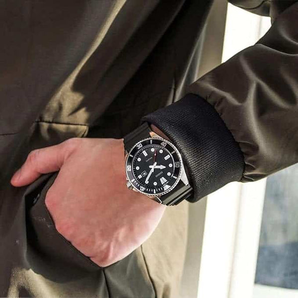 10 Reloj Casio MDV Hombre Correa de Resina Negro - Vista lateral
