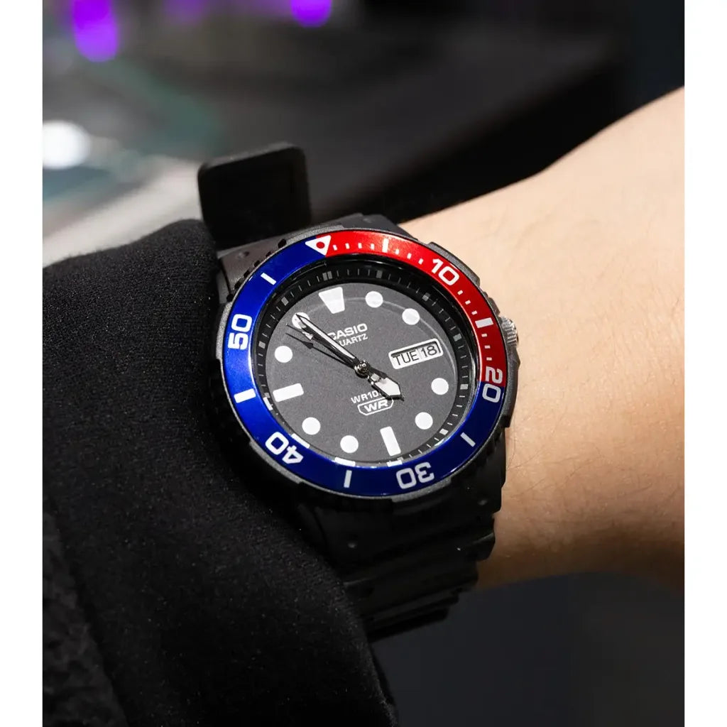 230H-1E2V Reloj Casio Hombre Resina Negro Bisel Bicolor - Detalle de esfera