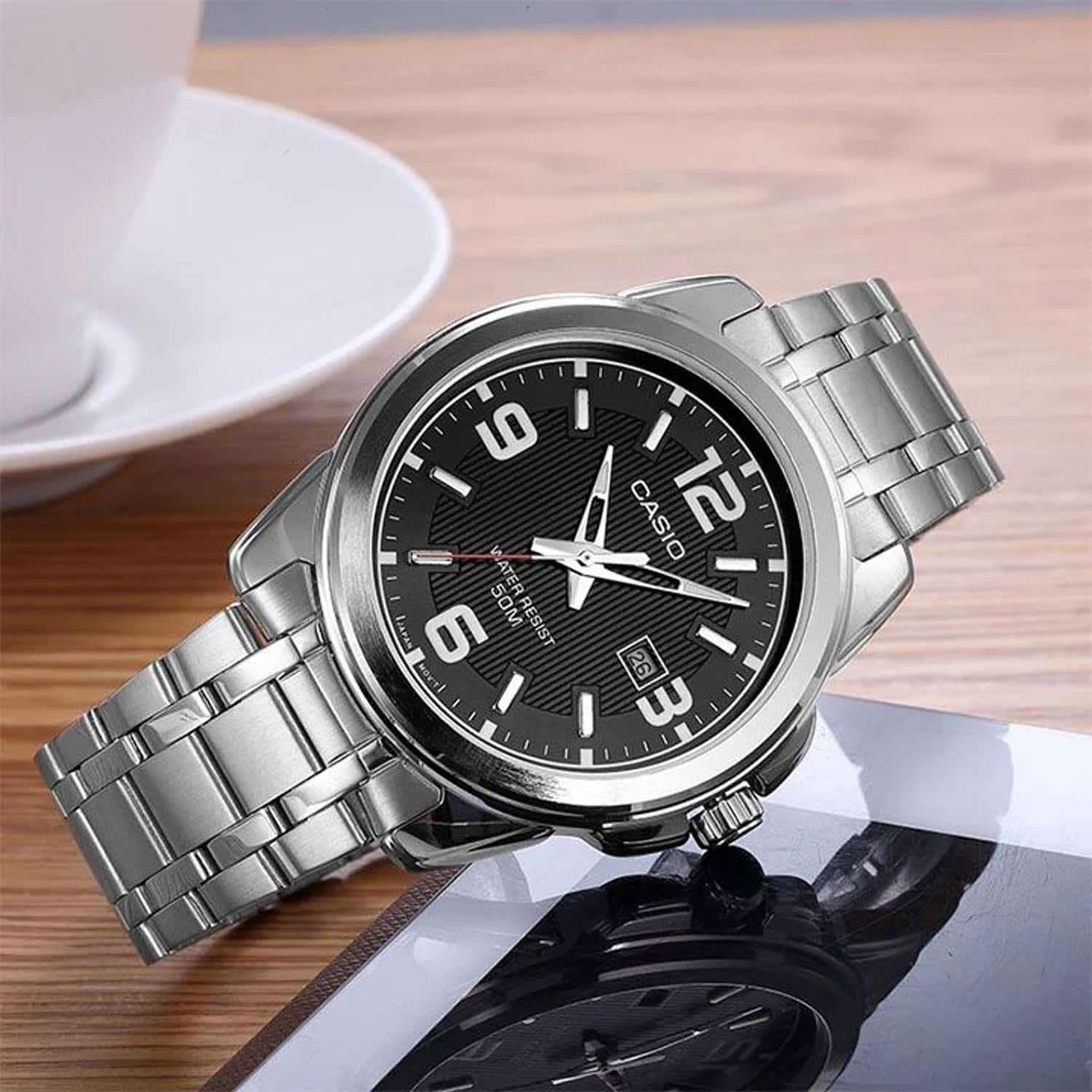 1314D Reloj Casio Hombre Acero Inoxidable Esfera Negra - Vista trasera