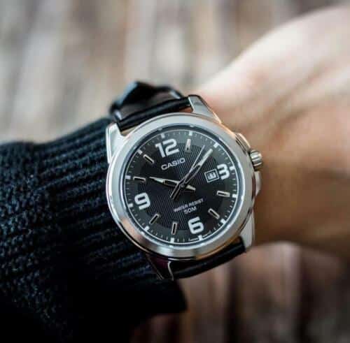 1314L Reloj Casio Hombre Caja Acero Correa Cuero Negro - Vista lateral