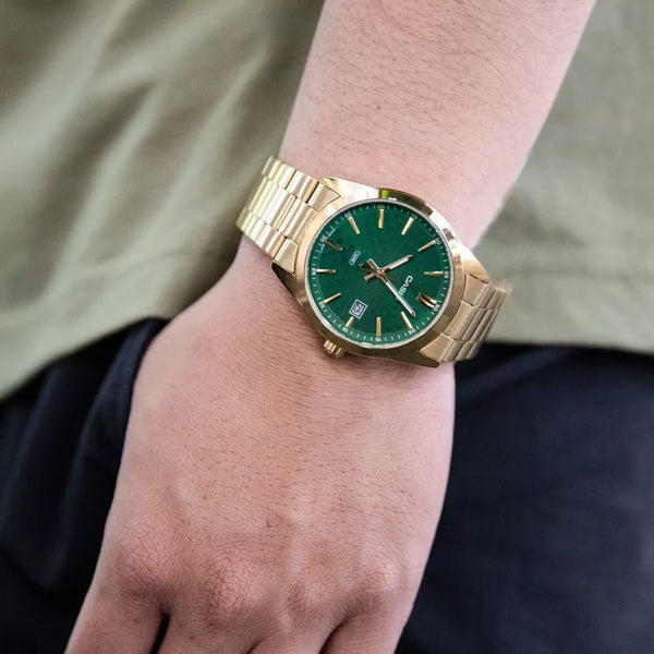 VD03G Reloj Casio Hombre Acero Dorado Esfera Verde - Vista lateral