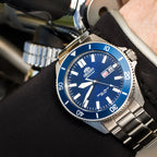 RA-AA0009L Reloj Orient Kamasu Hombre Acero Azul Marino - Vista trasera